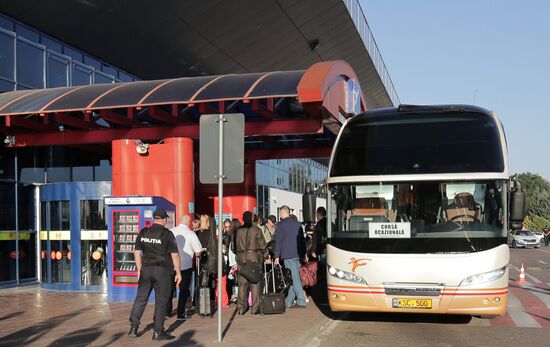 Вылет высланных российских дипломатов из Кишинева 