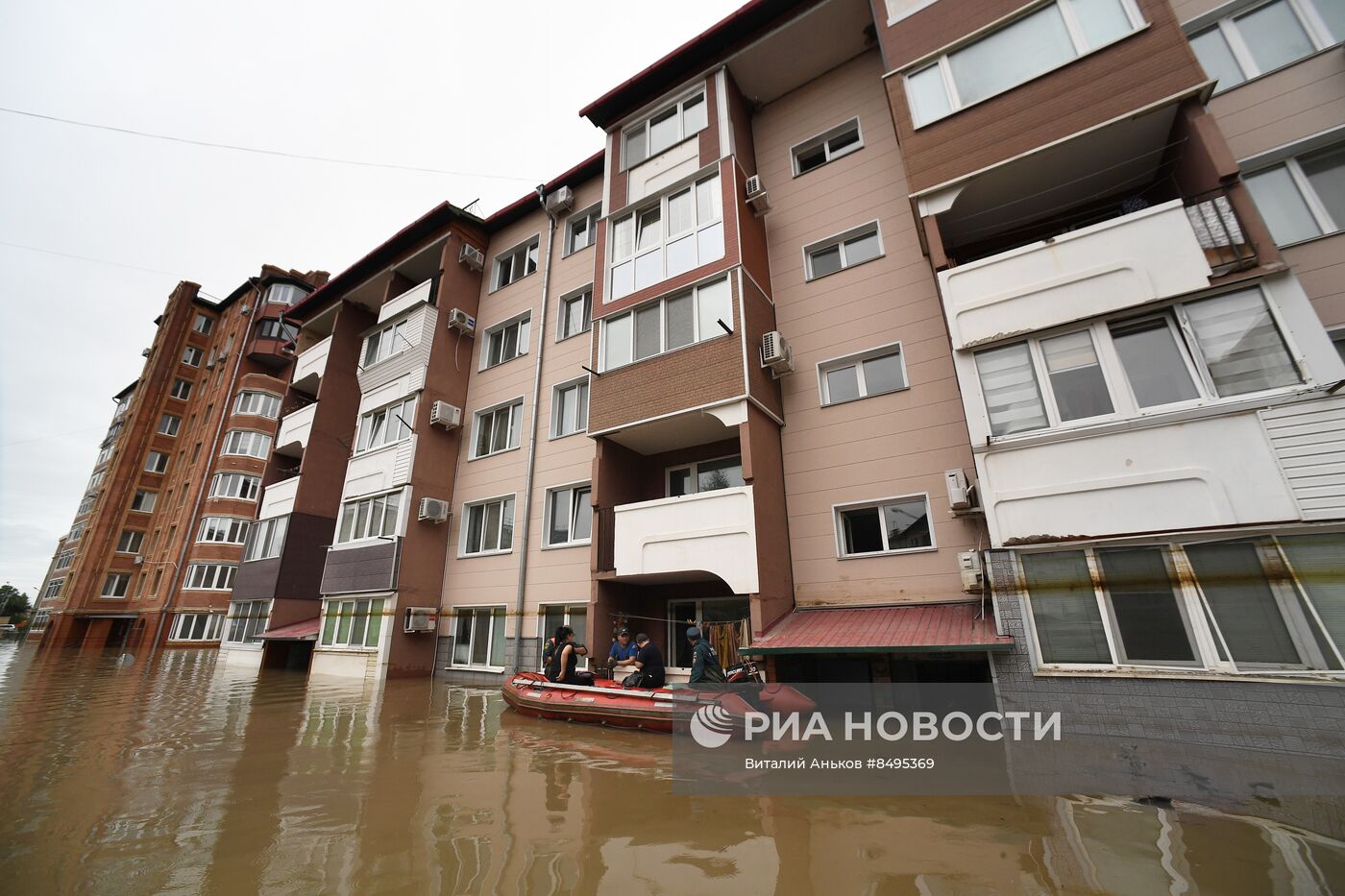 Эвакуация жителей из подтопленных домов в Уссурийске