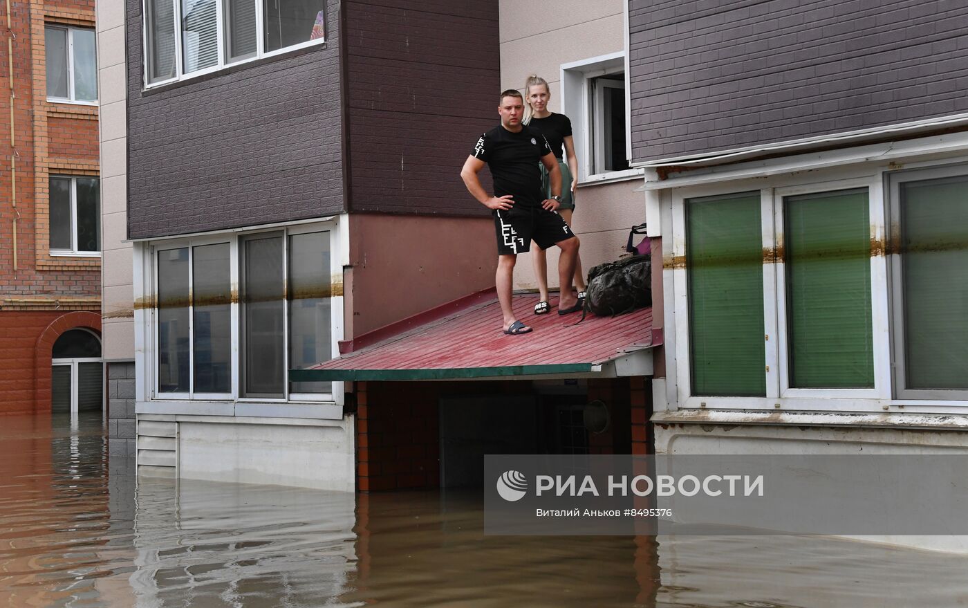 Эвакуация жителей из подтопленных домов в Уссурийске