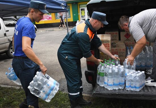 Эвакуация жителей из подтопленных домов в Уссурийске