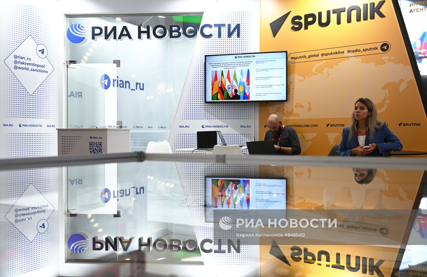 Форум "АРМИЯ-2023". Стенды РИА Новости и радио Sputnik