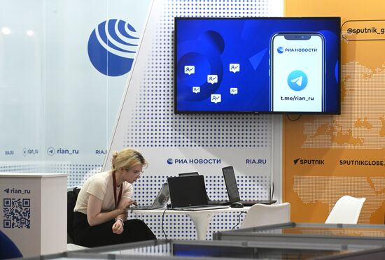 Форум "АРМИЯ-2023". Стенды РИА Новости и радио Sputnik 