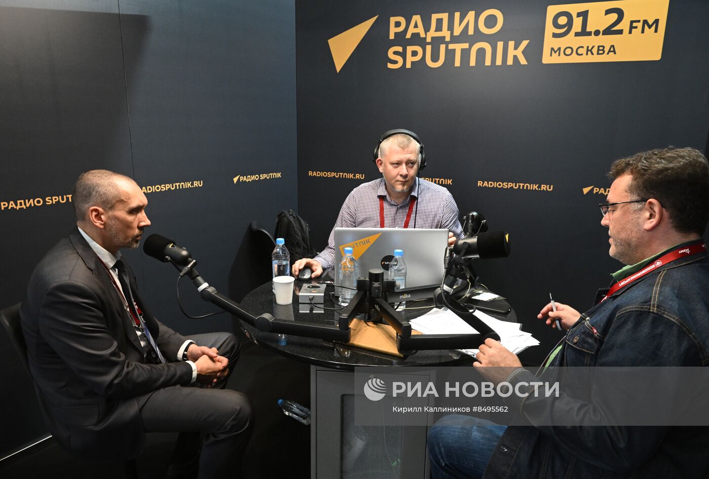 Форум "АРМИЯ-2023". Стенды РИА Новости и радио Sputnik