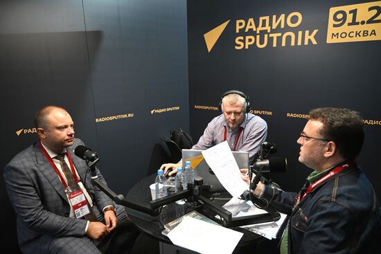 Форум "АРМИЯ-2023". Стенды РИА Новости и радио Sputnik 