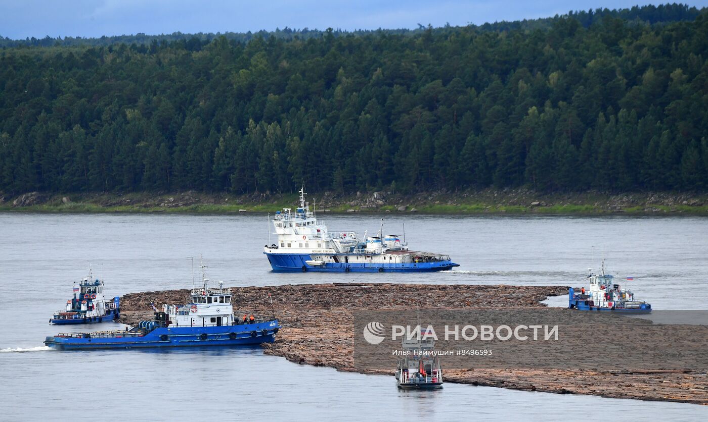 Сплав леса по реке Ангаре