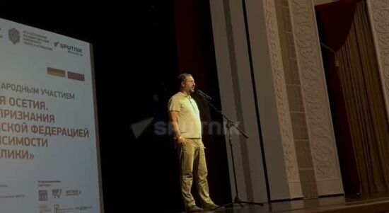 Президент Алан Гаглоев наградил орденом Дружбы Вадима Гончарова