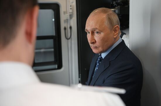 Президент РФ В. Путин принял участие в церемонии запуска пассажирского движения по МЦД-3 