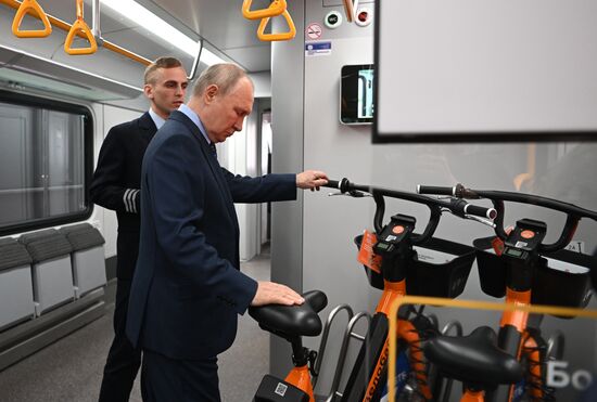 Президент РФ В. Путин принял участие в церемонии запуска пассажирского движения по МЦД-3 