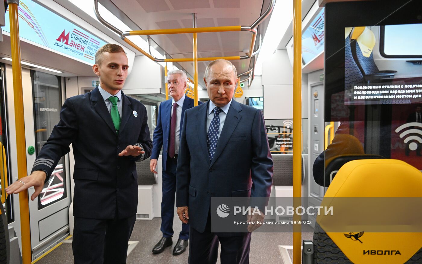 Президент РФ В. Путин принял участие в церемонии запуска пассажирского движения по МЦД-3