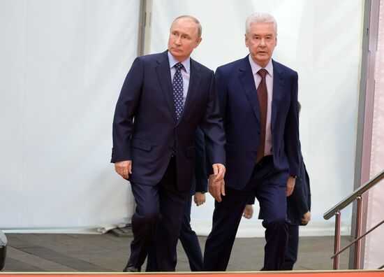 Президент РФ В. Путин принял участие в церемонии запуска пассажирского движения по МЦД-3 