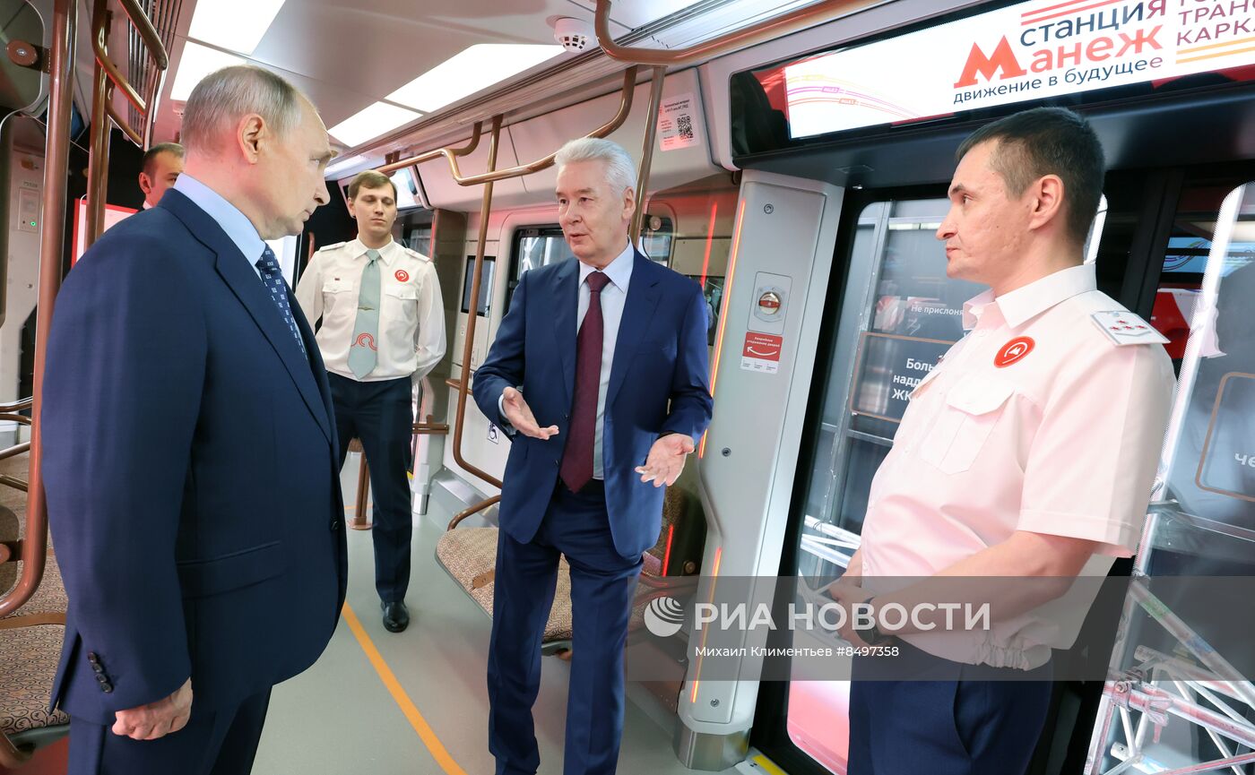 Президент РФ В. Путин принял участие в церемонии запуска пассажирского движения по МЦД-3