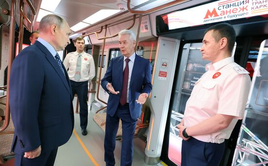 Президент РФ В. Путин принял участие в церемонии запуска пассажирского движения по МЦД-3 