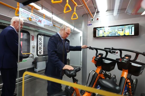 Президент РФ В. Путин принял участие в церемонии запуска пассажирского движения по МЦД-3 