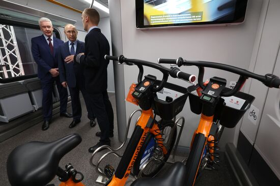 Президент РФ В. Путин принял участие в церемонии запуска пассажирского движения по МЦД-3 