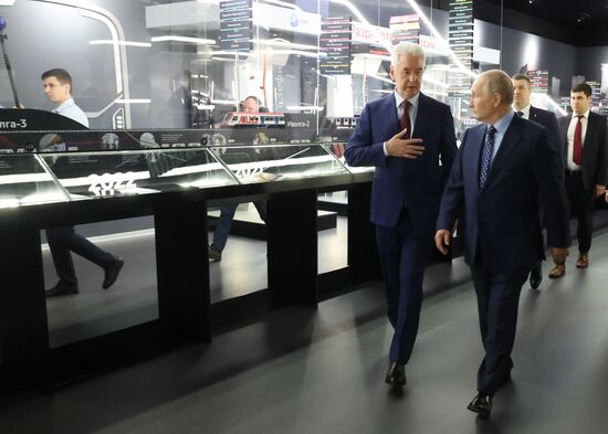 Президент РФ В. Путин принял участие в церемонии запуска пассажирского движения по МЦД-3 