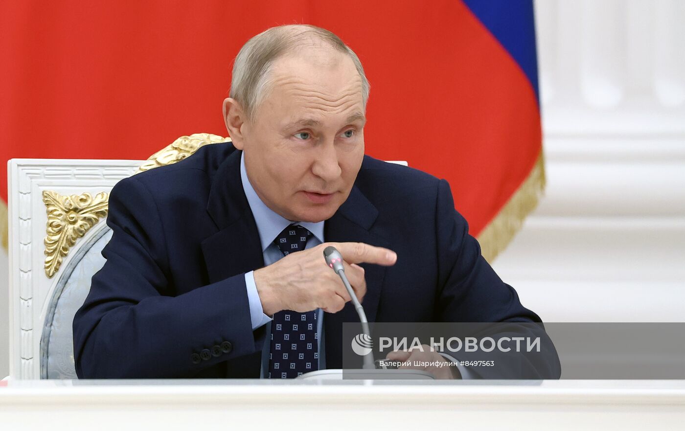 Президент РФ В. Путин провел заседание президиума Госсовета по транспорту