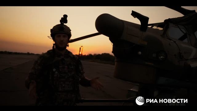Корреспондент РИА Новости снял кадры ночного вылета вертолетчиков