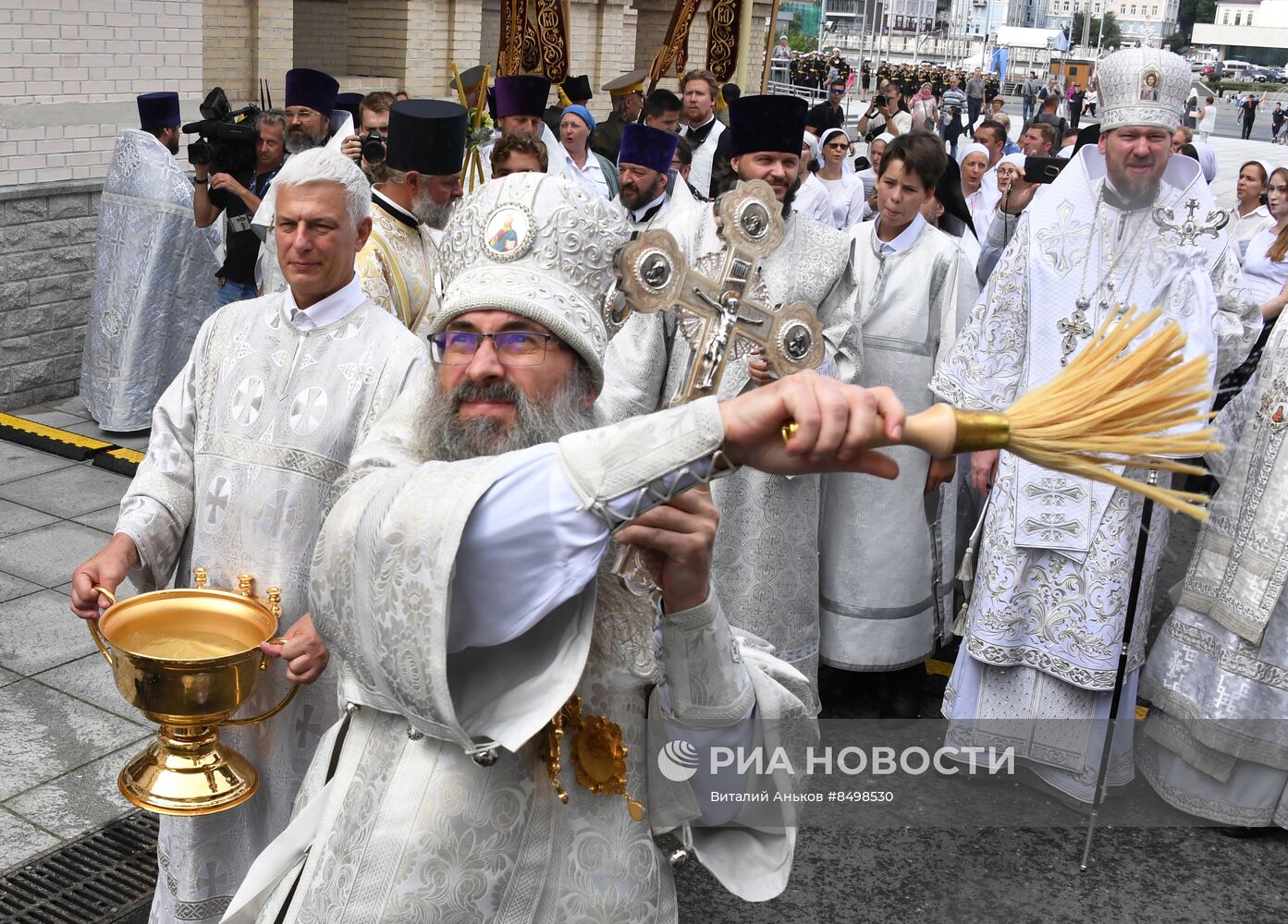 Освящение и первая литургия в Спасо-Преображенском кафедральном соборе во Владивостоке