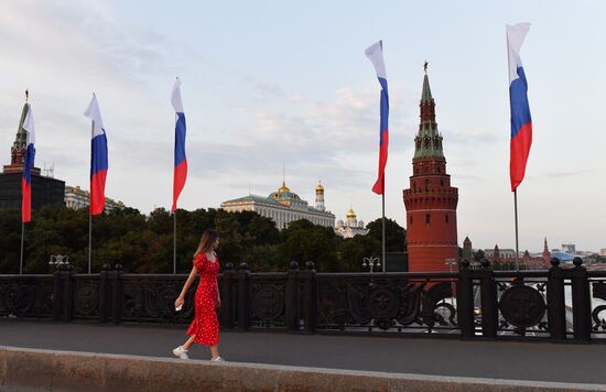 Праздничное оформление Москвы ко Дню флага России