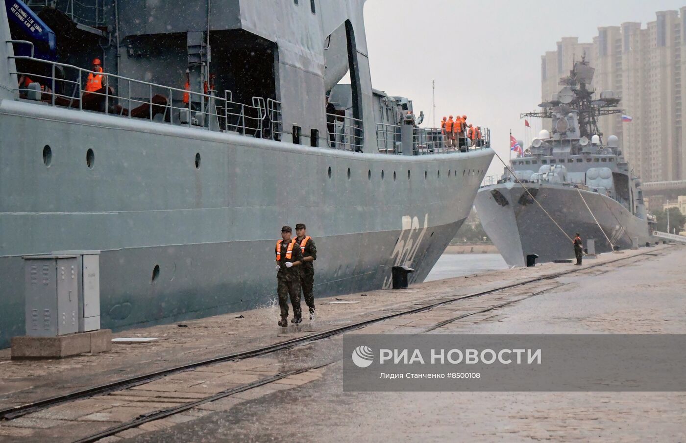 Заход кораблей Тихоокеанского флота в порт Циндао