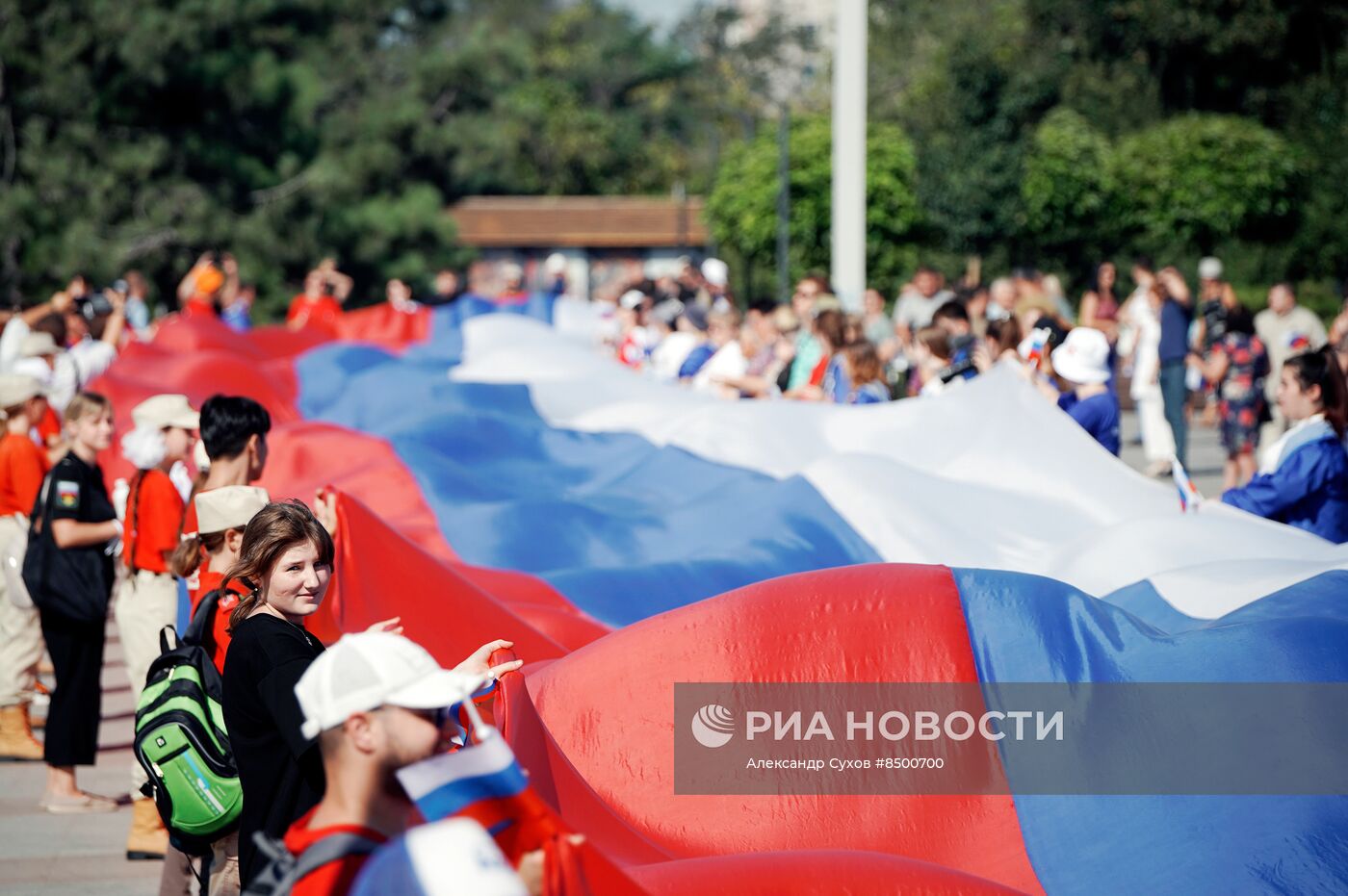 Празднование Дня флага РФ в Мариуполе