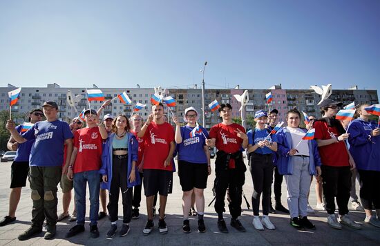 Празднование Дня флага РФ в Мариуполе