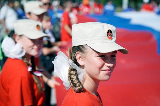 Празднование Дня флага РФ в Мариуполе