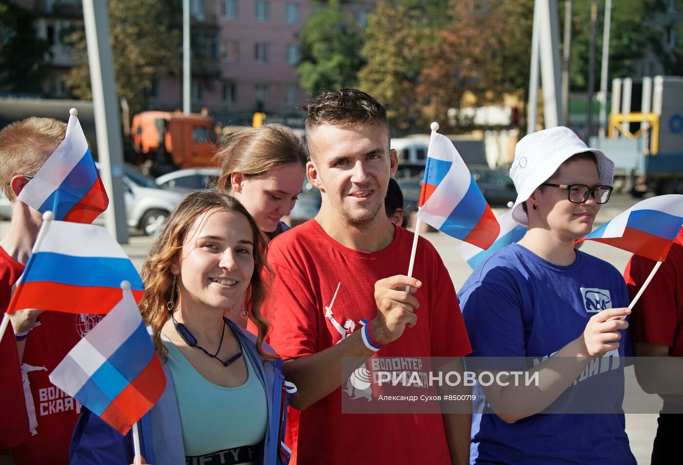 Празднование Дня флага РФ в Мариуполе