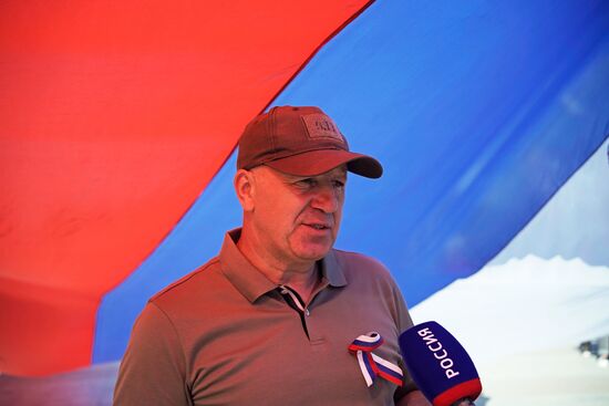 Празднование Дня флага РФ в Мариуполе