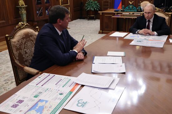 Рабочая встреча президента РФ В. Путина с врио губернатора Запорожской области Е. Балицким