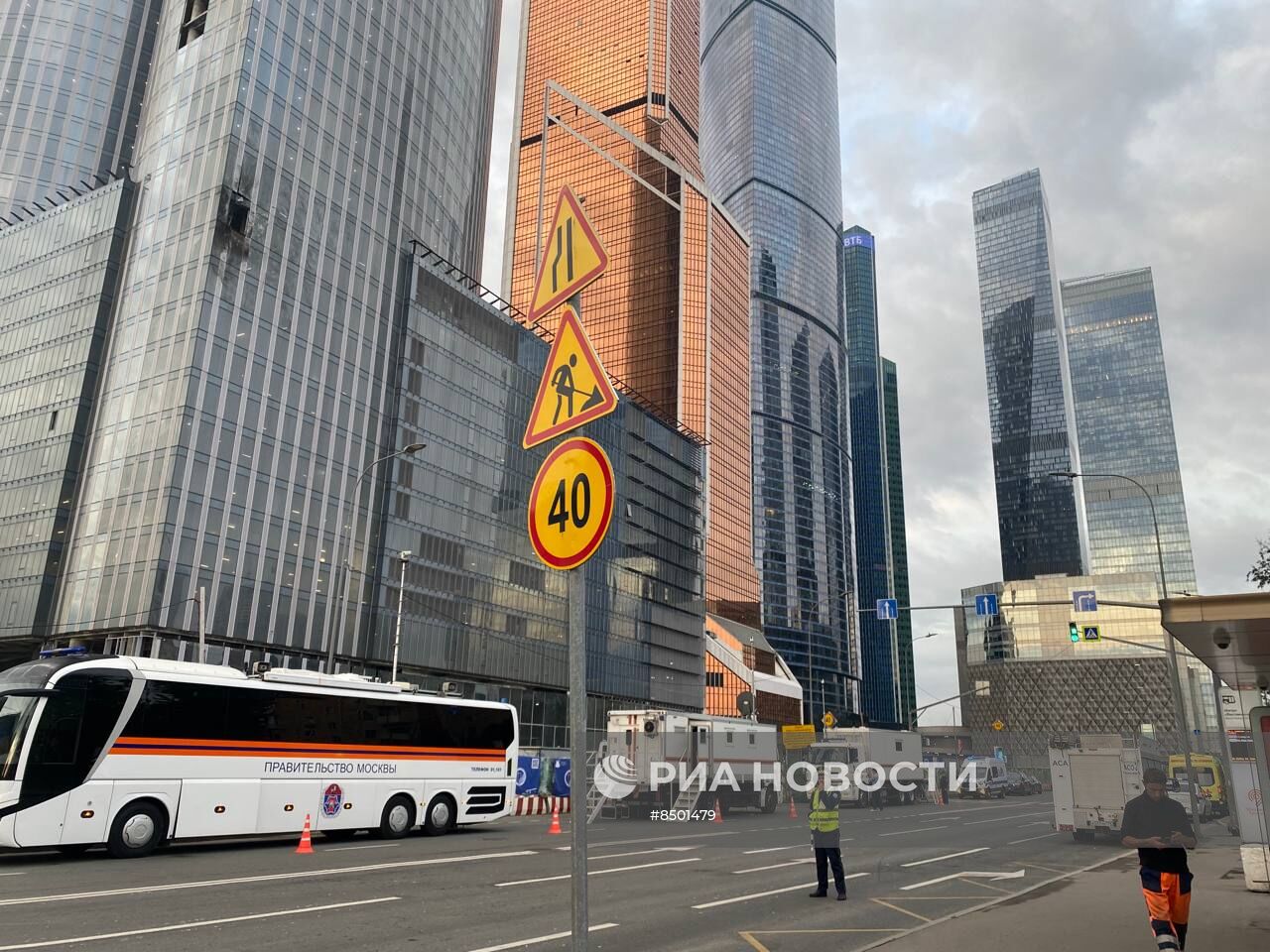 Беспилотник попал в строящееся здание "Москва-Сити"