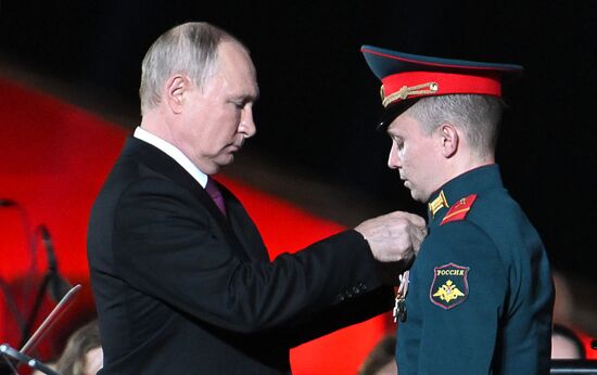 Президент РФ В. Путин принял участие в праздновании 80-летия победы в Курской битве