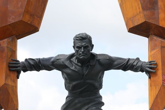 Президент РФ В. Путин принял участие в праздновании 80-летия победы в Курской битве