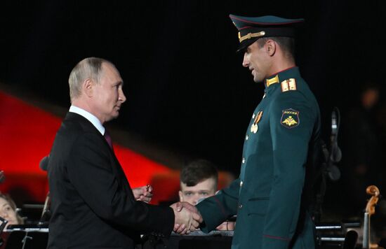 Президент РФ В. Путин принял участие в праздновании 80-летия победы в Курской битве