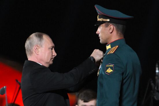 Президент РФ В. Путин принял участие в праздновании 80-летия победы в Курской битве