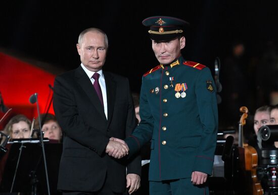 Президент РФ В. Путин принял участие в праздновании 80-летия победы в Курской битве