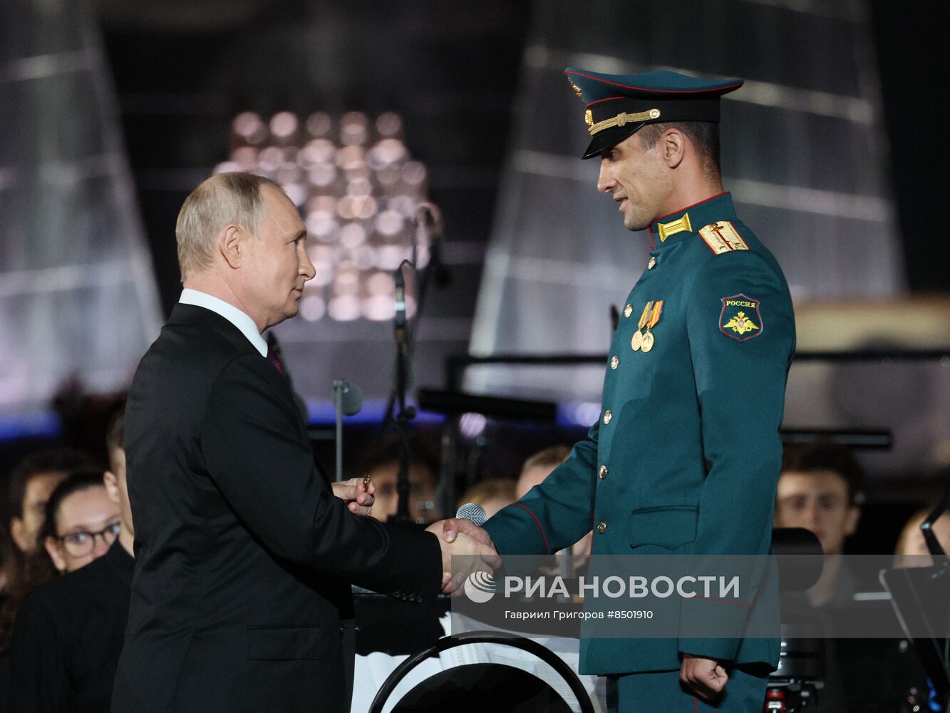 Президент РФ В. Путин принял участие в праздновании 80-летия победы в Курской битве