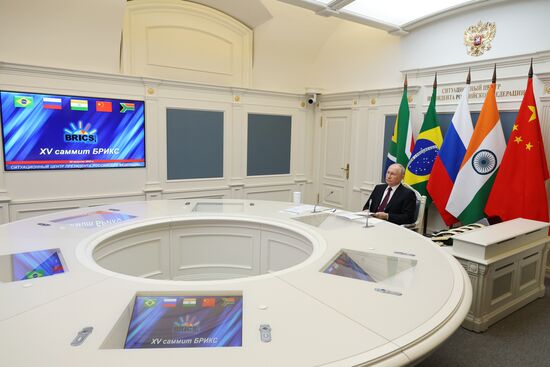 Президент РФ В. Путин принял участие в работе саммита БРИКС