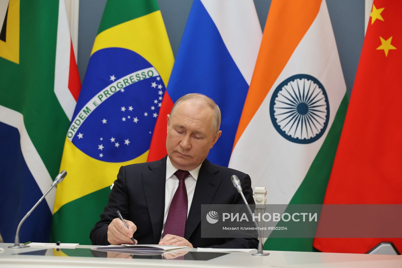 Президент РФ В. Путин принял участие в работе саммита БРИКС