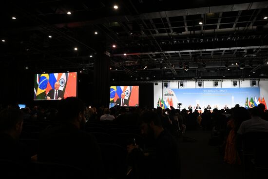 Президент РФ В. Путин принял участие в работе саммита БРИКС