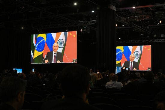 Президент РФ В. Путин принял участие в работе саммита БРИКС