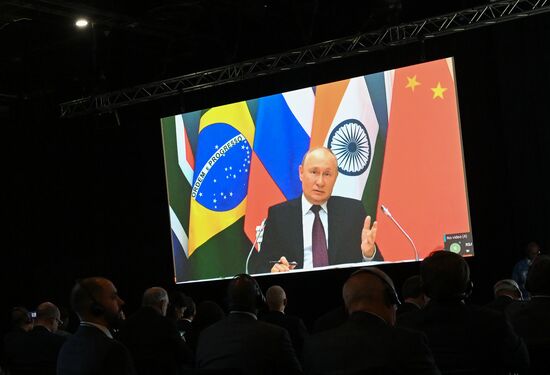 Президент РФ В. Путин принял участие в работе саммита БРИКС