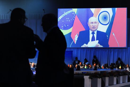 Президент РФ В. Путин принял участие в работе саммита БРИКС