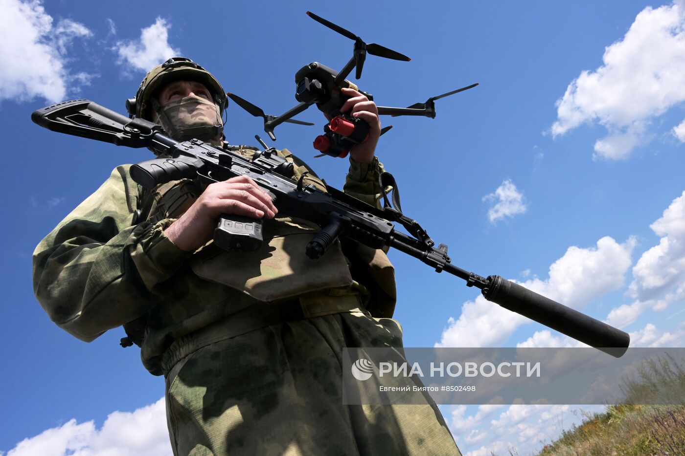 Операторы БпЛА ЦВО проходят обучение в применении "агитационных дронов" в зоне проведения СВО