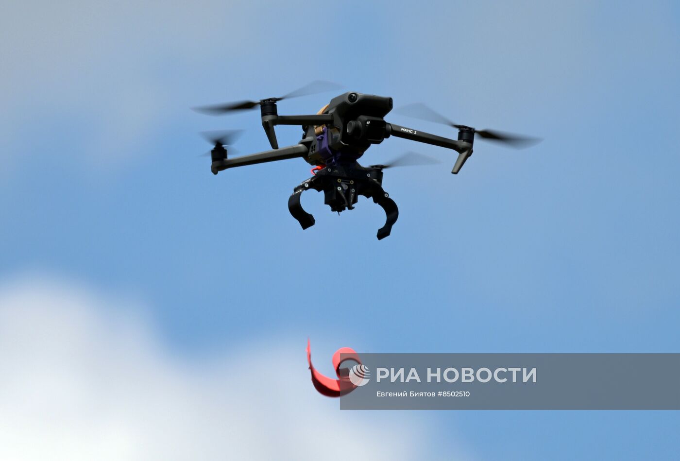 Операторы БпЛА ЦВО проходят обучение в применении "агитационных дронов" в зоне проведения СВО