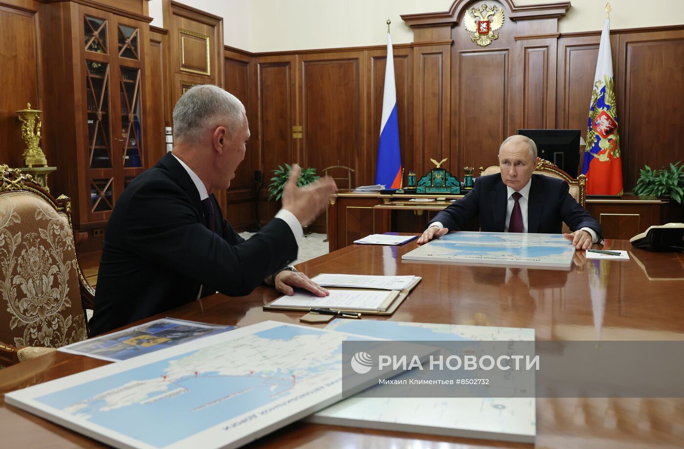 Встреча президента РФ В. Путина и врио губернатора Херсонской области В. Сальдо