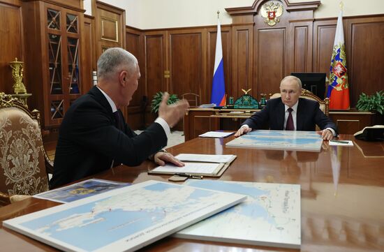 Встреча президента РФ В. Путина и врио губернатора Херсонской области В. Сальдо