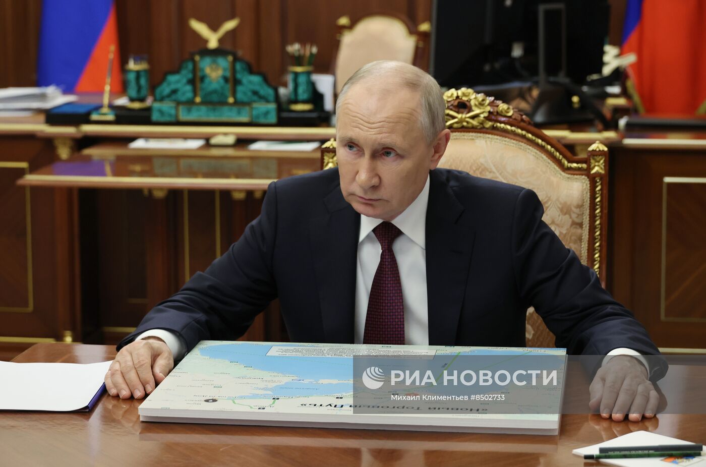 Встреча президента РФ В. Путина и врио губернатора Херсонской области В. Сальдо