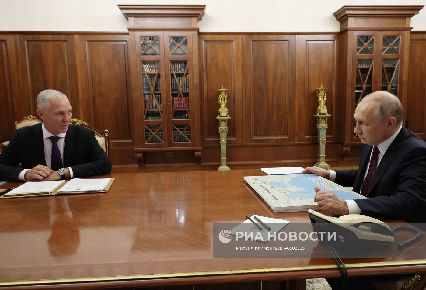 Встреча президента РФ В. Путина и врио губернатора Херсонской области В. Сальдо