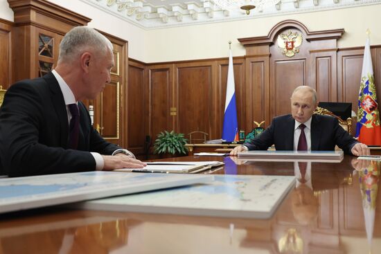 Встреча президента РФ В. Путина и врио губернатора Херсонской области В. Сальдо